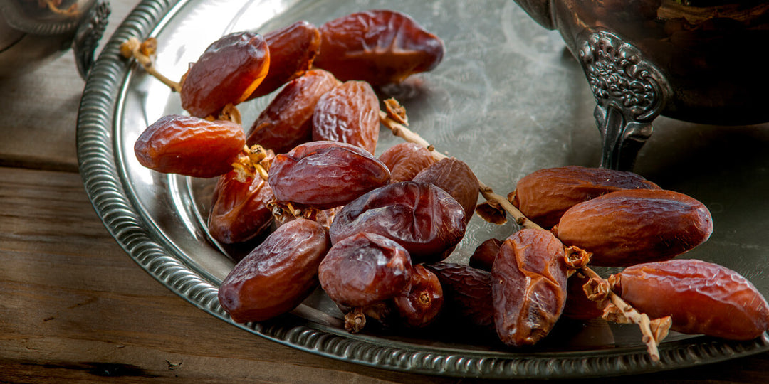 How are Ajwa dates traditionally consumed during Ramadan?